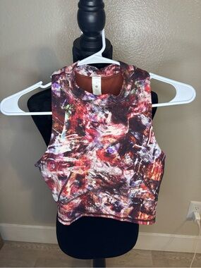 lululemon athletica Multicolor Abstract Cropped Tank - Red, Purple, Brown Size 4